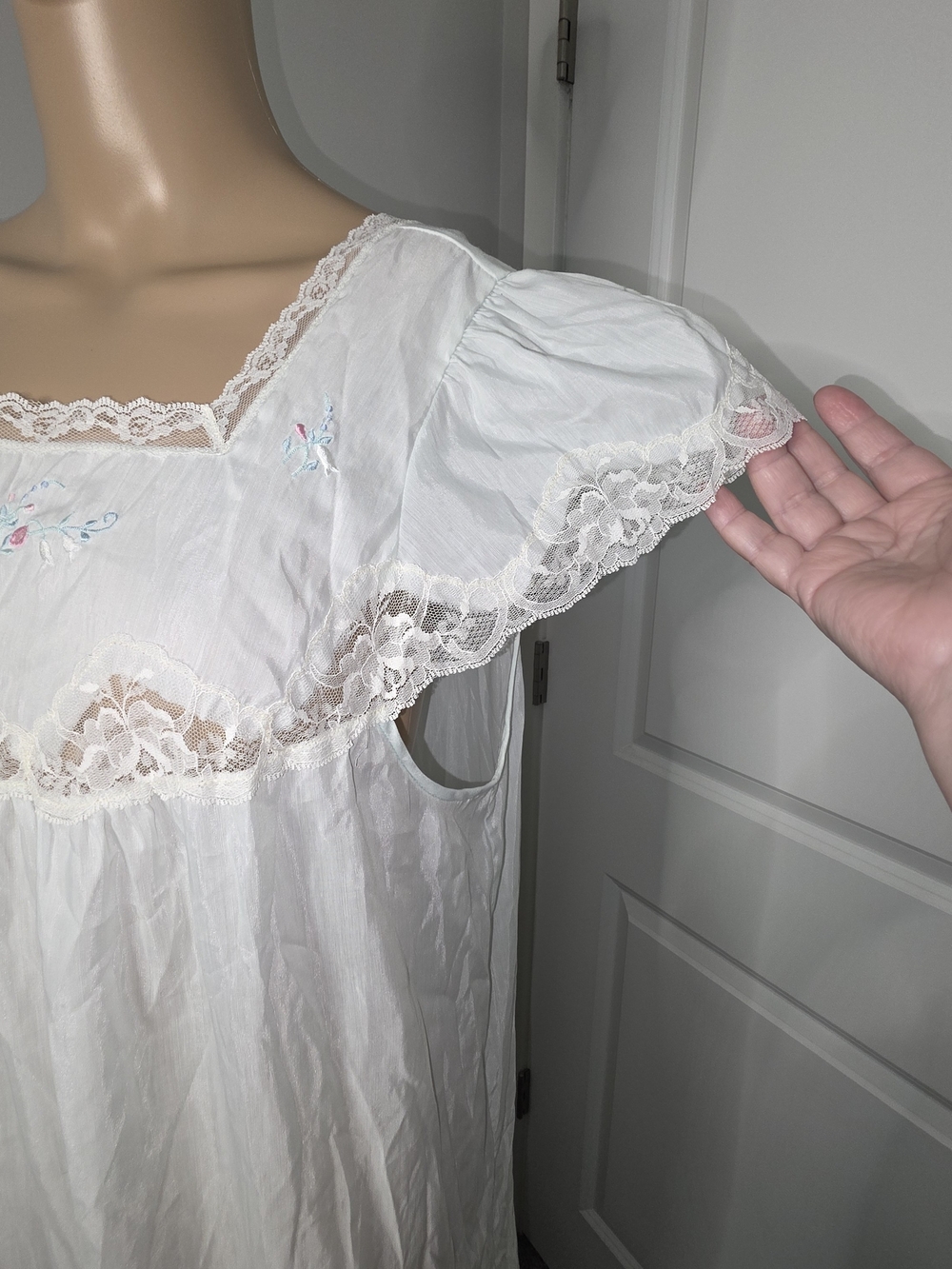 Vintage Barbizon 60's'70's Soft Blue Lace-Trim Long Nightgown * Feminine Chemise - Picture 5 of 16
